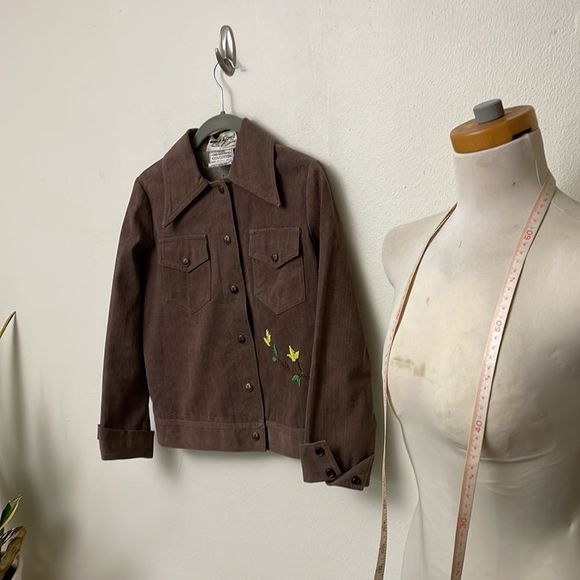 VINTAGE 1960s women's brown jacket with hand beaded golden eagle design size 8 - Picture 3 of 16